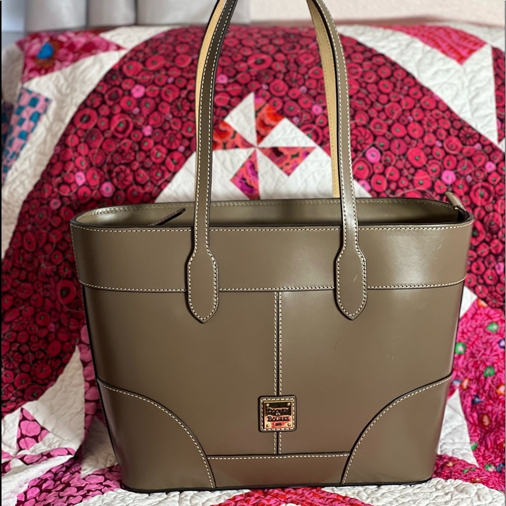 NWT Dooney & Bourke Selleria Tote